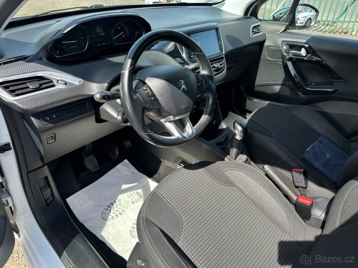 Peugeot 208 - 9
