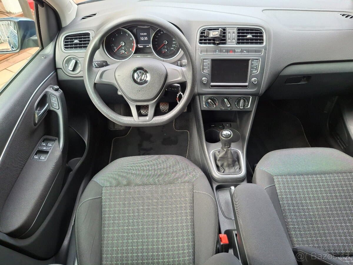 2015 Volkswagen POLO - 9