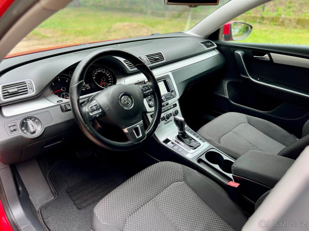 2013 Volkswagen PASSAT - 9