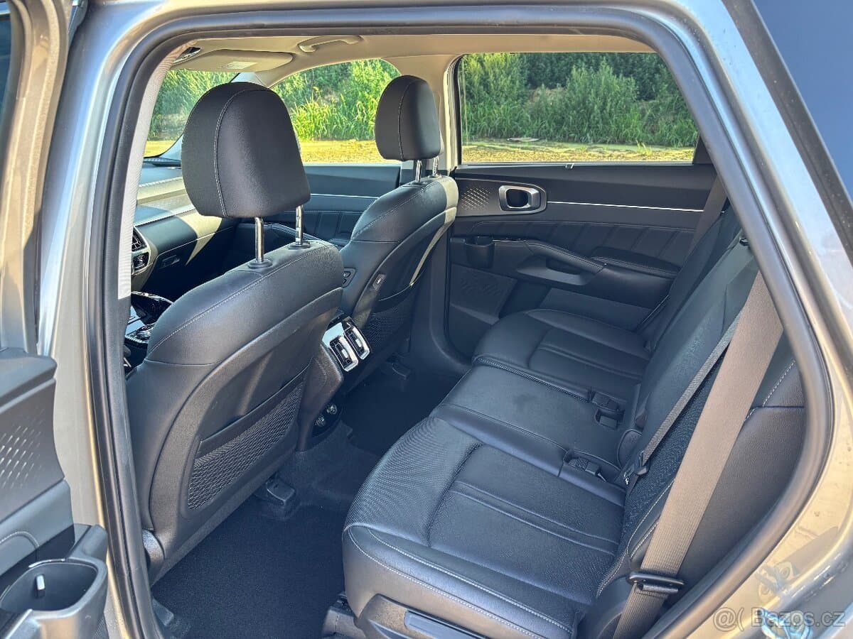 2022 Kia SORENTO - 9