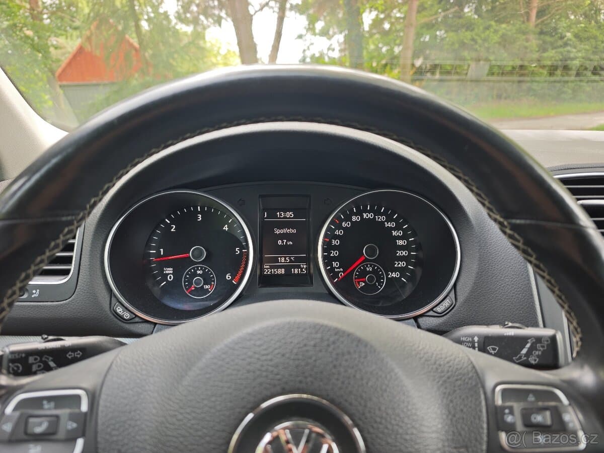 2013 Volkswagen GOLF - 9