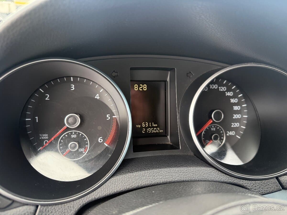2010 Volkswagen GOLF - 9