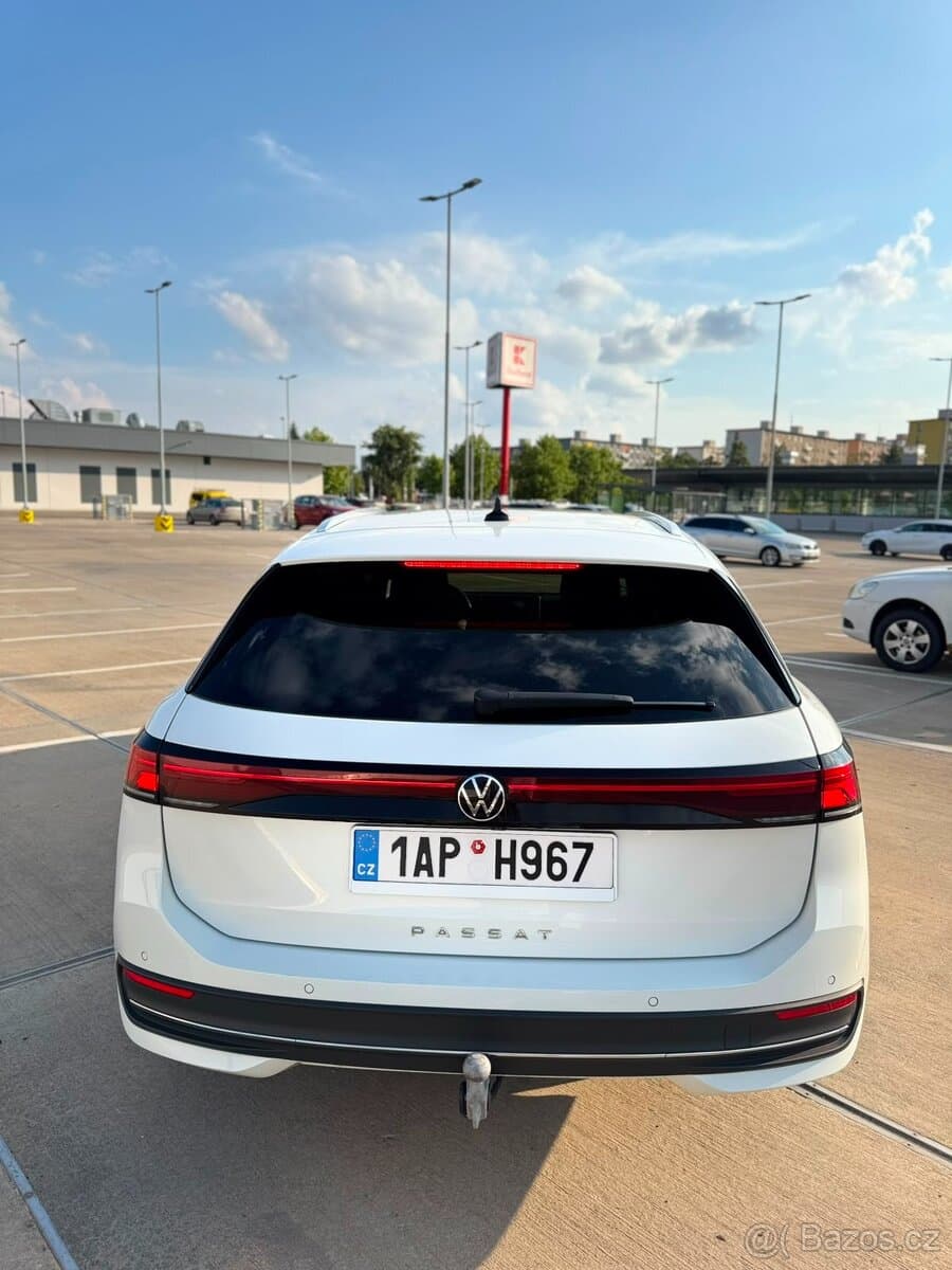 2024 Volkswagen PASSAT - 9