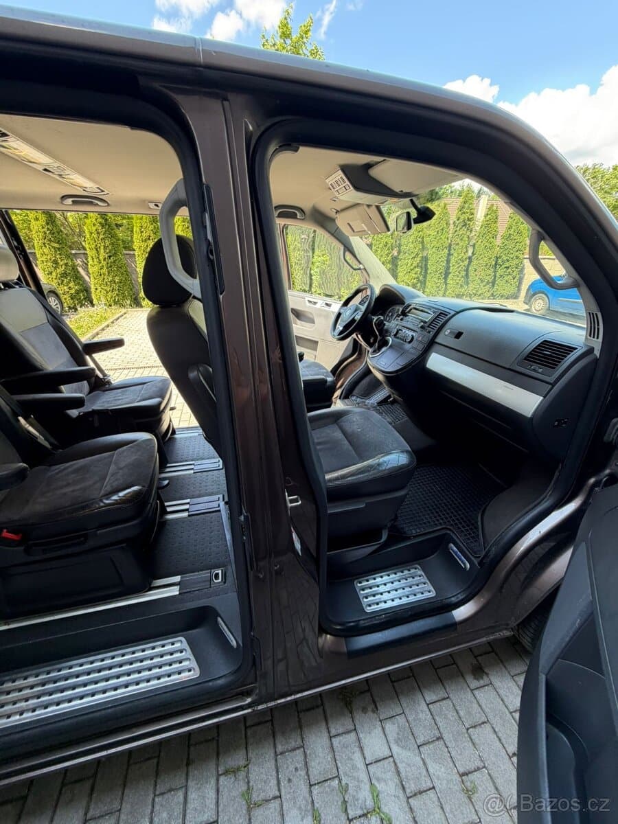 2011 Volkswagen MULTIVAN - 9