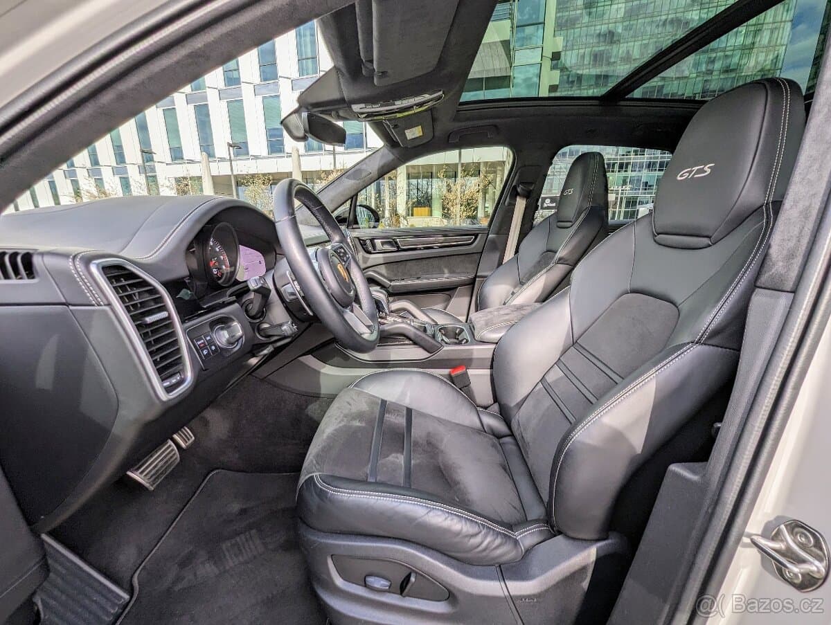 2022 Porsche CAYENNE - 9