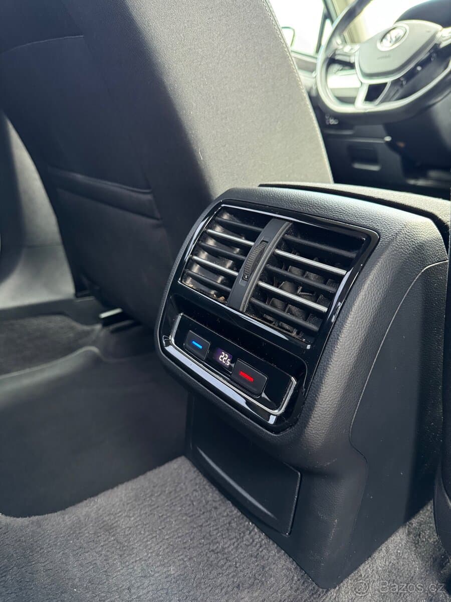 2015 Volkswagen PASSAT - 9