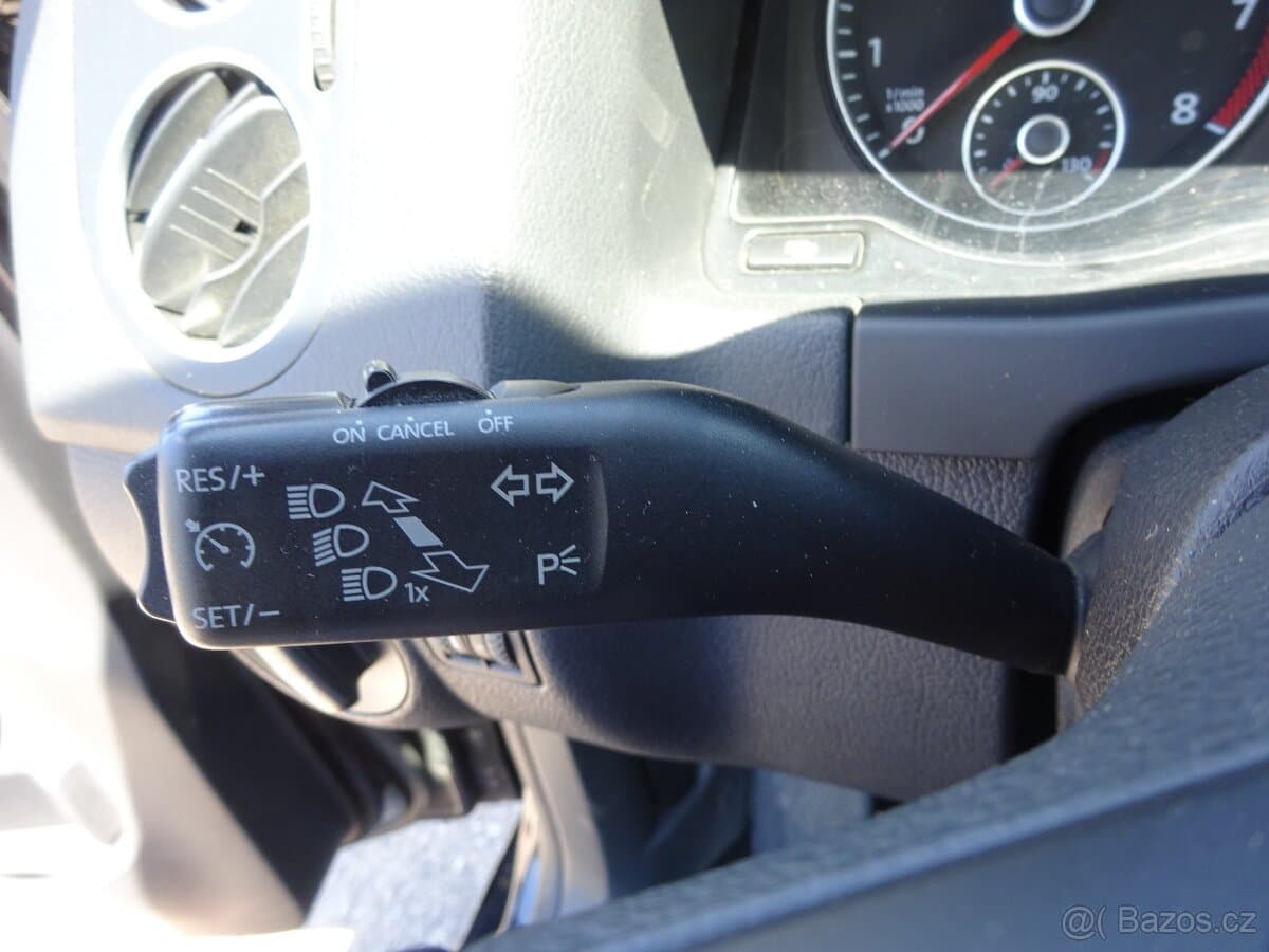 2011 Volkswagen GOLF - 9