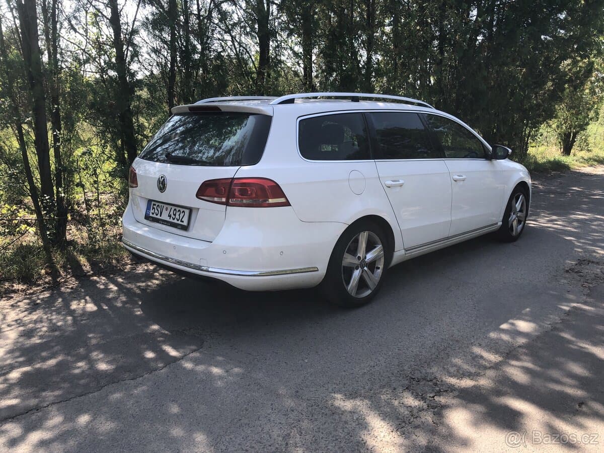 2011 Volkswagen PASSAT - 9
