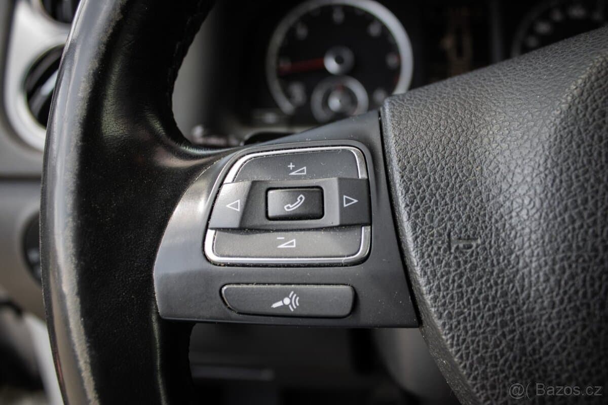 2011 Volkswagen TIGUAN - 9