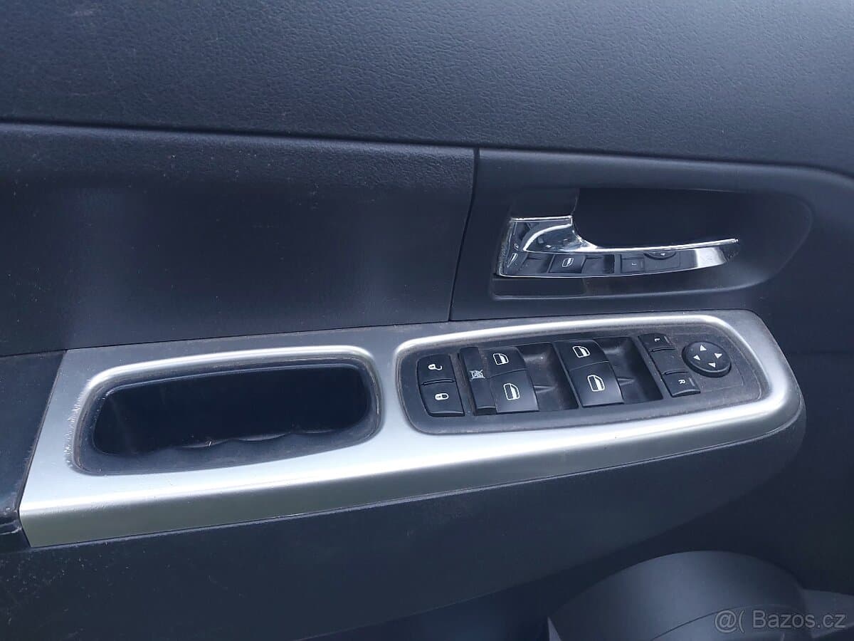 2010 Jeep CHEROKEE - 9