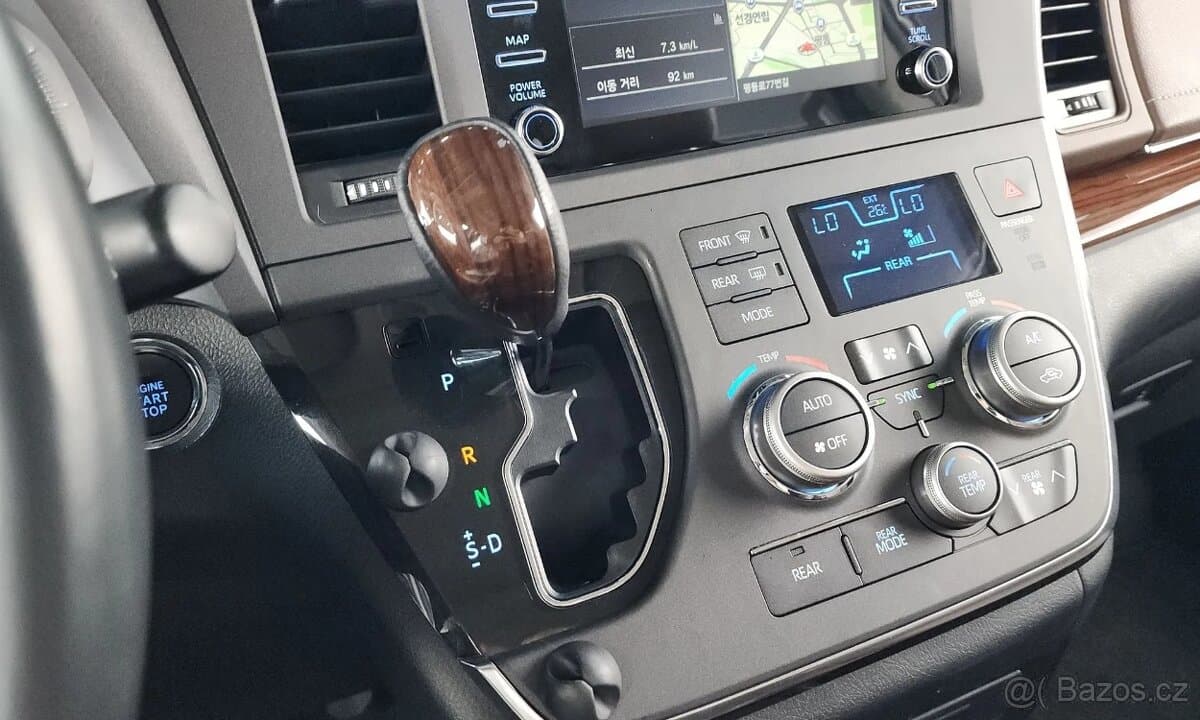 2018 Toyota SIENNA - 9