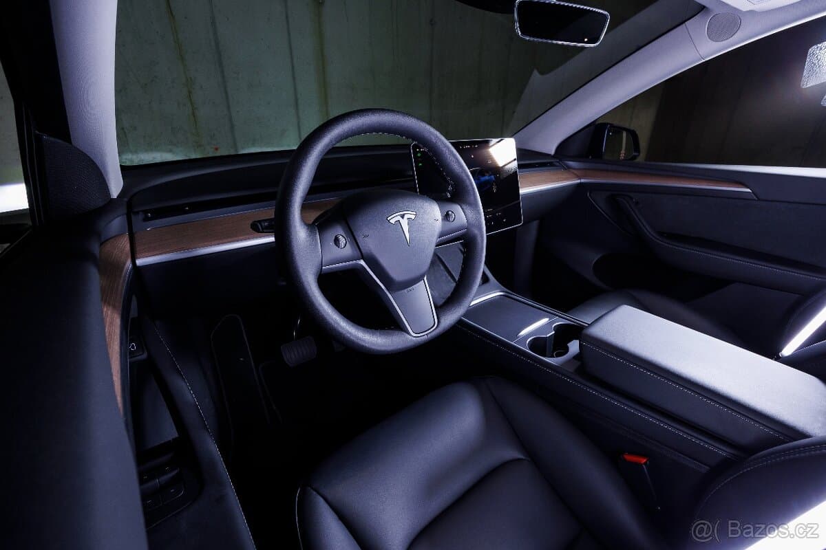 2022 Tesla MODEL Y - 9
