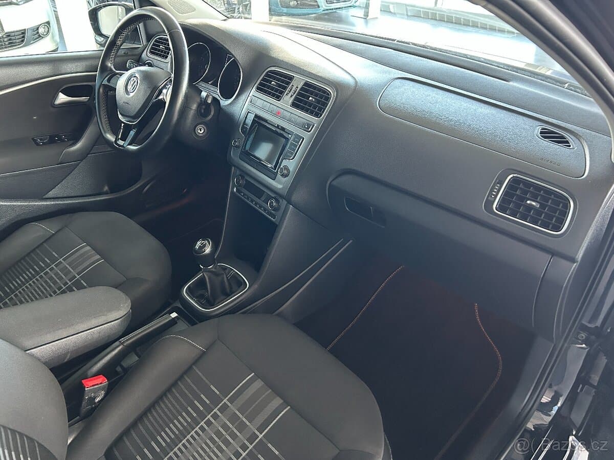 2015 Volkswagen POLO - 9