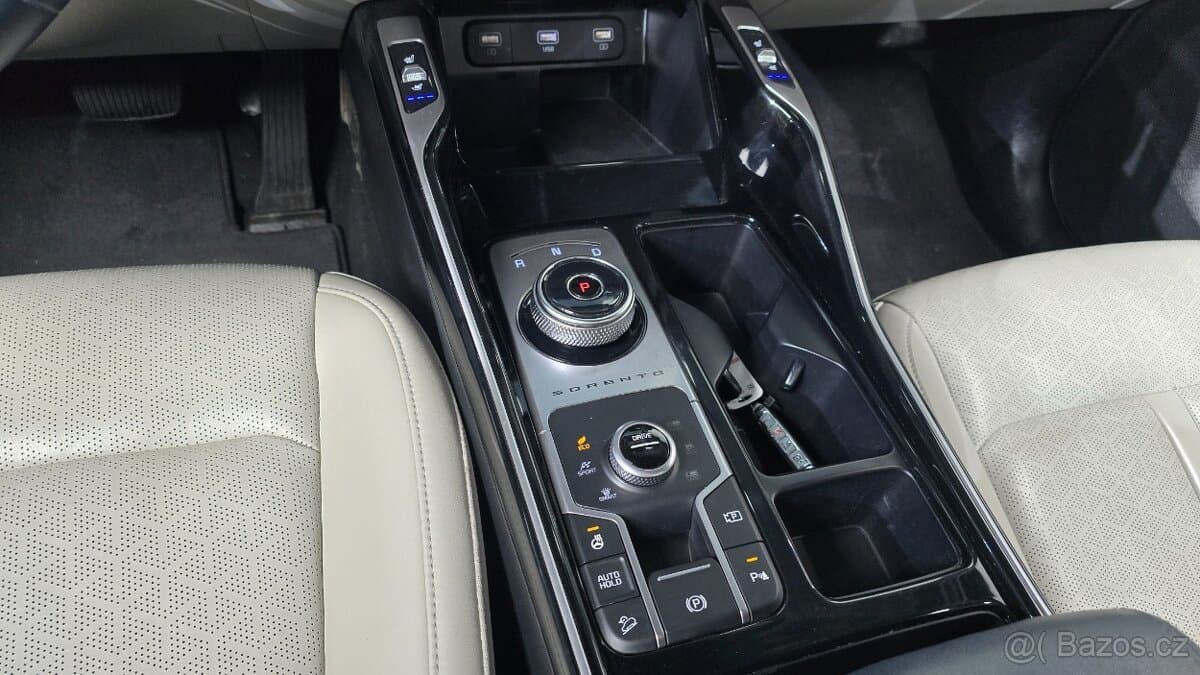 2022 Kia SORENTO - 9