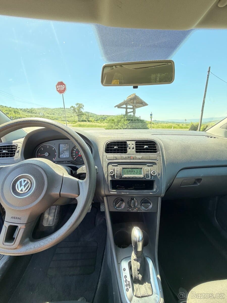 2010 Volkswagen POLO - 9
