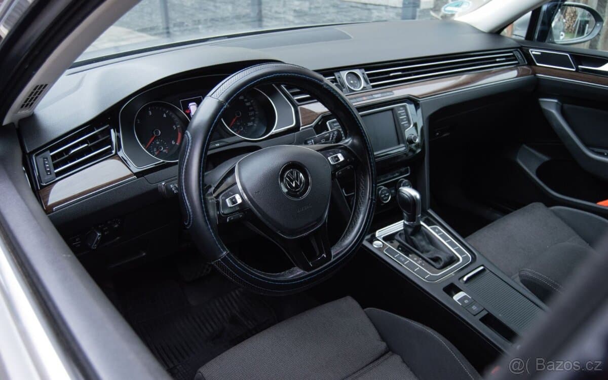 2016 Volkswagen PASSAT - 9
