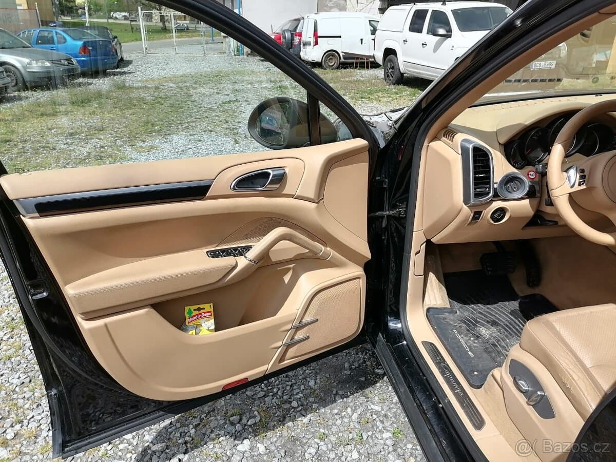 2011 Porsche CAYENNE - 9