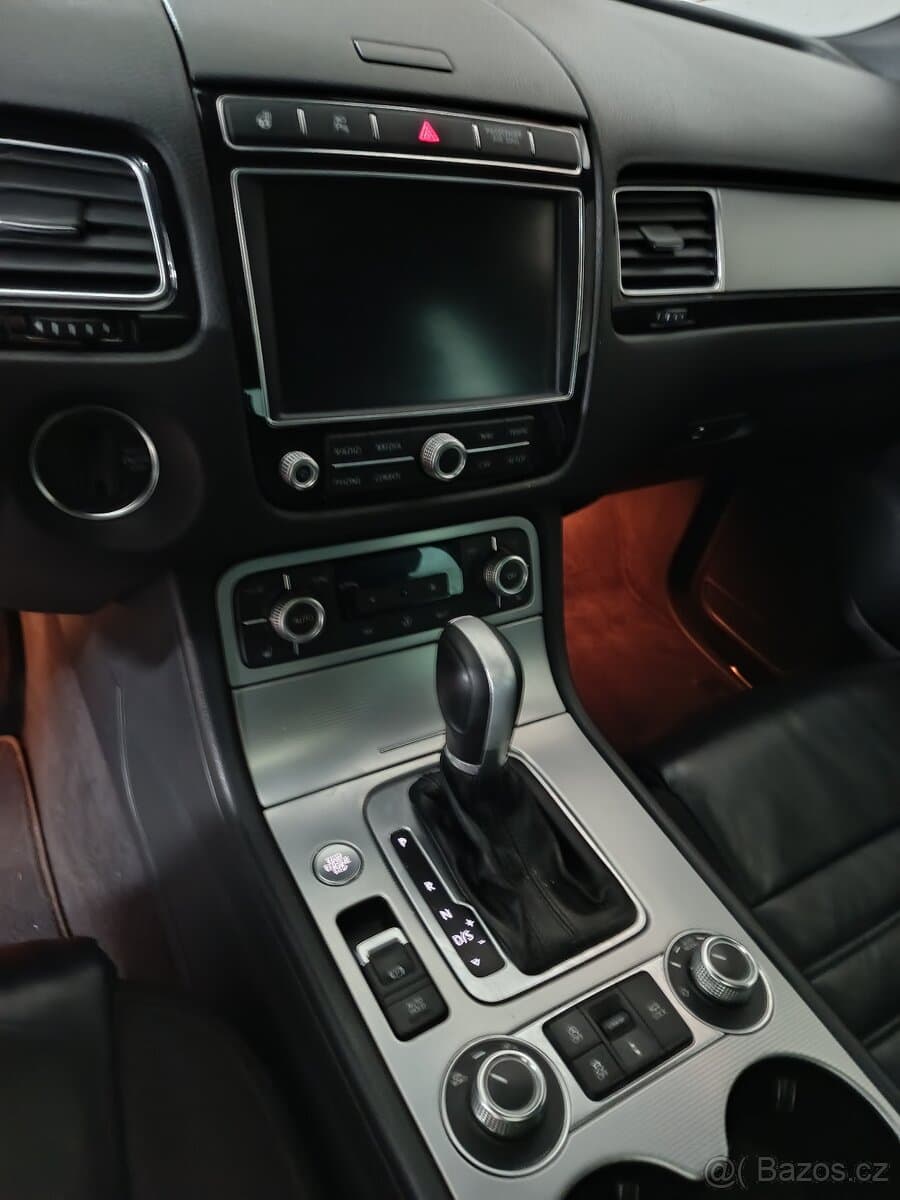 2016 Volkswagen TOUAREG - 9