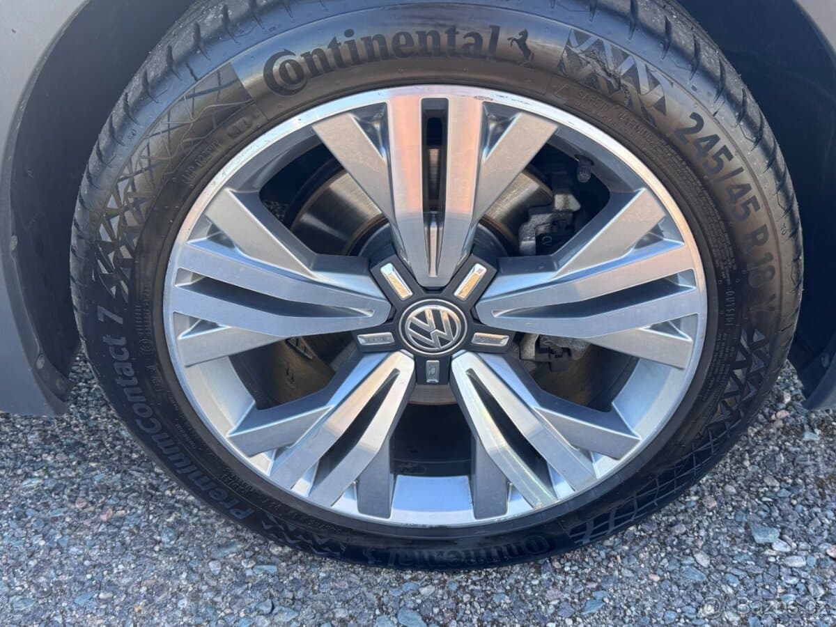 2015 Volkswagen PASSAT - 9