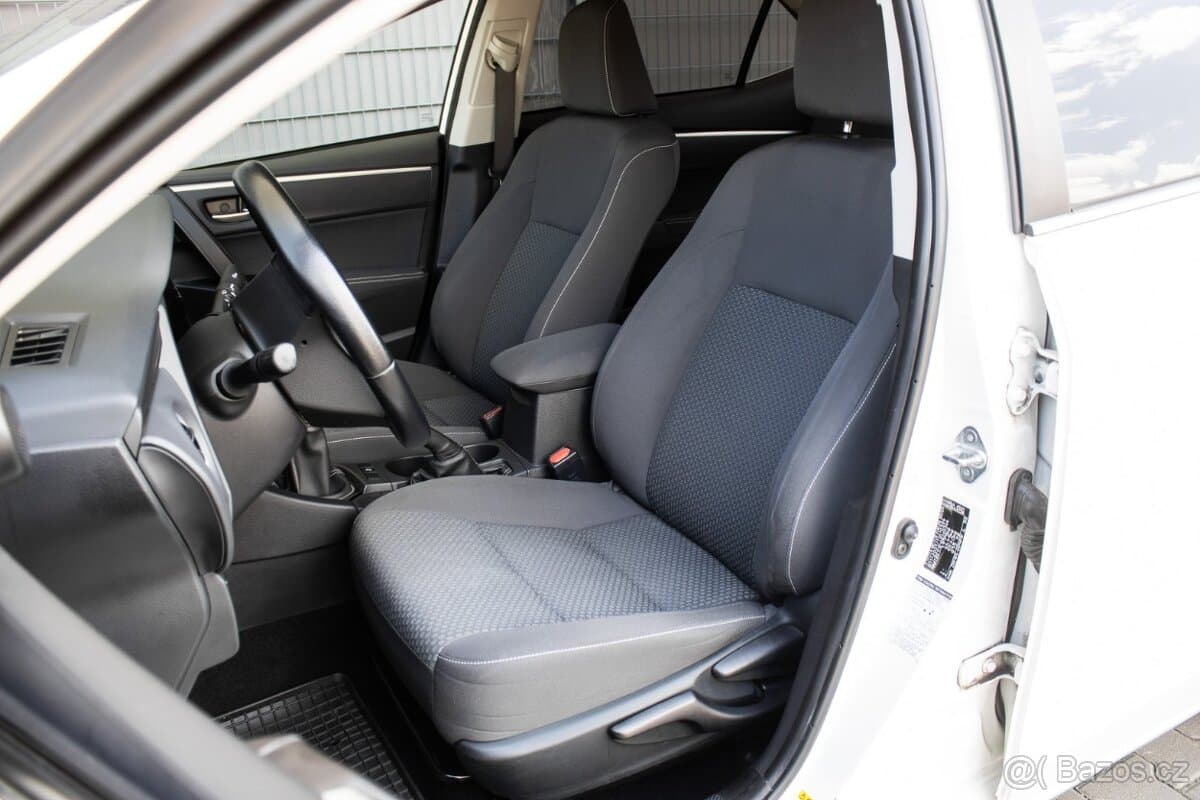 2017 Toyota COROLLA - 9