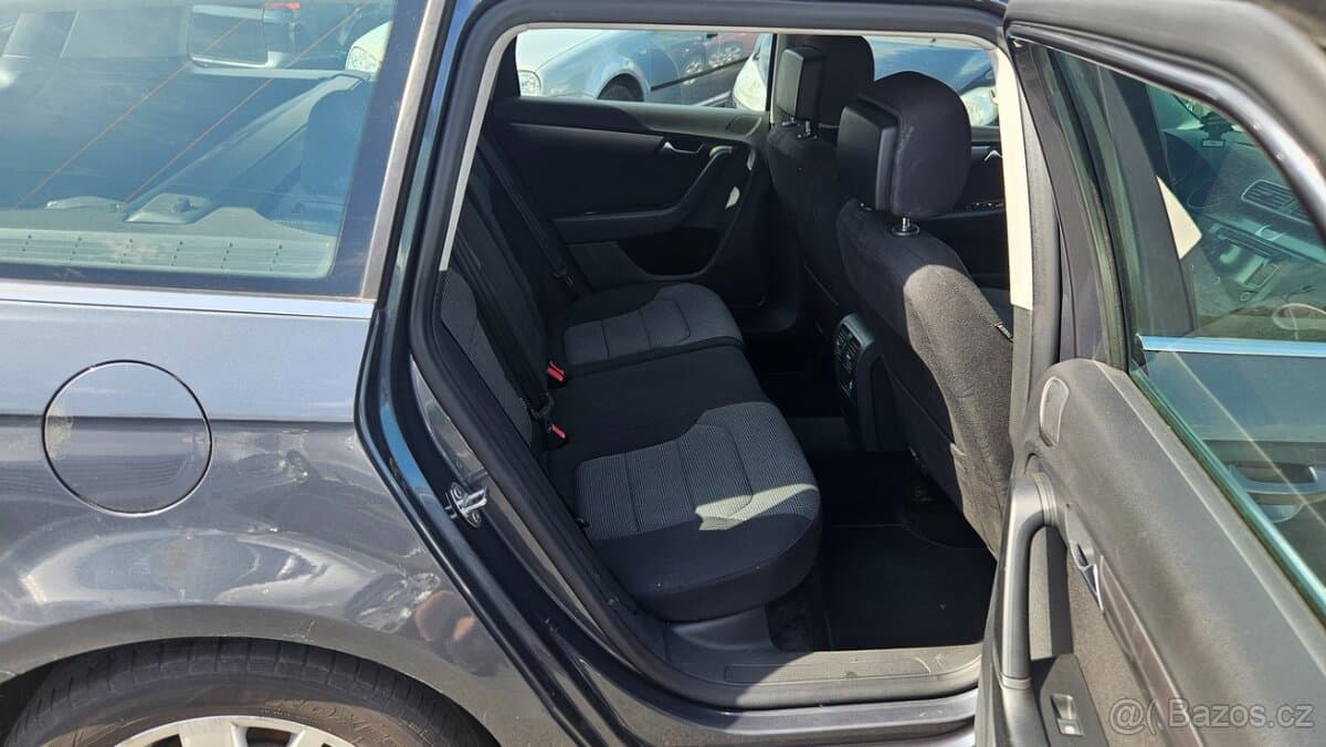 2013 Volkswagen PASSAT - 9