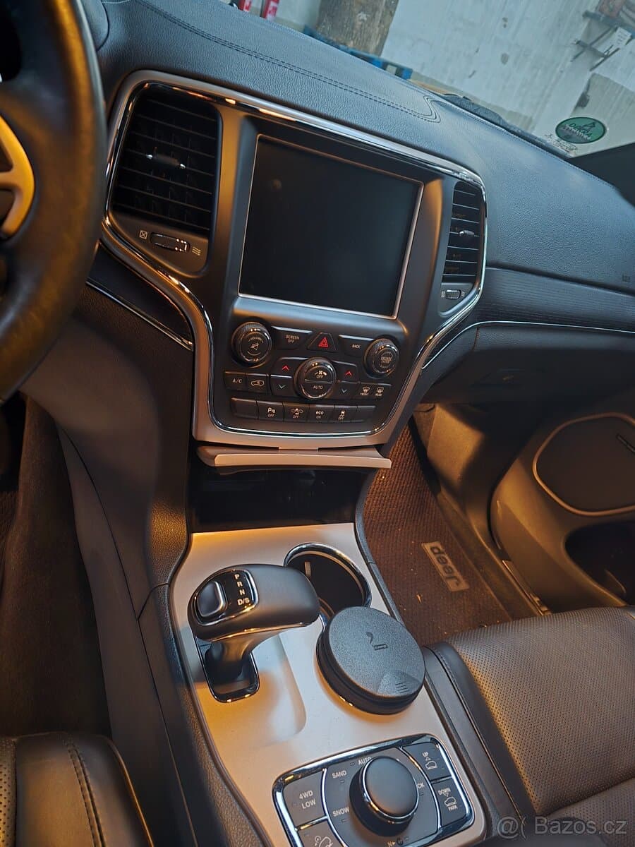 2016 Jeep CHEROKEE - 9