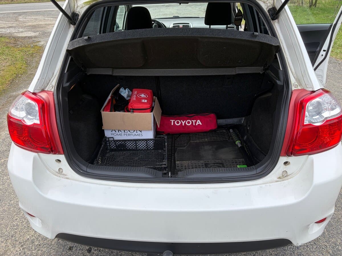 2011 Toyota AURIS - 9
