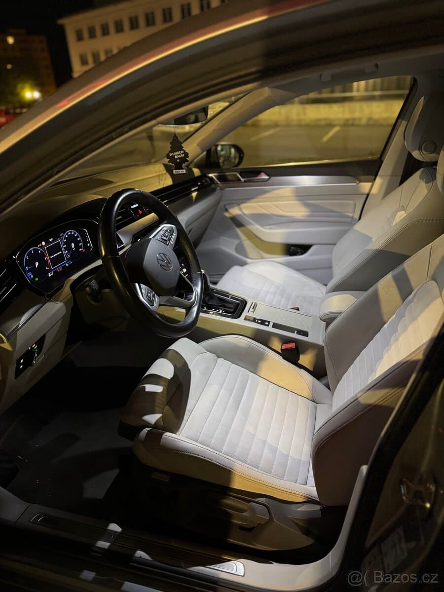 2021 Volkswagen PASSAT - 9