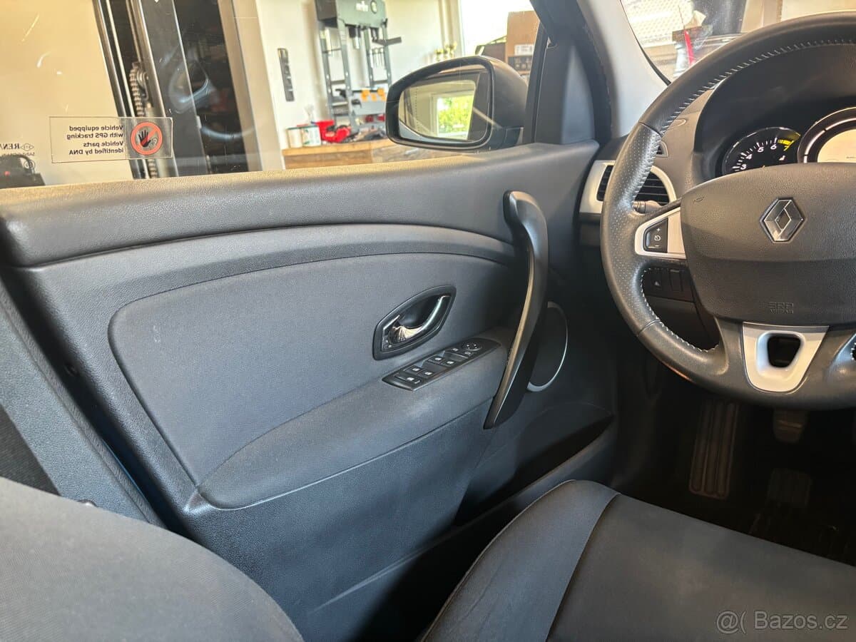2012 Renault MEGANE - 9
