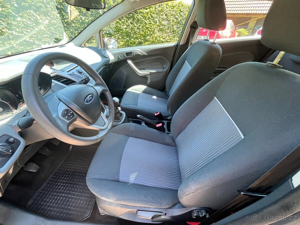 2010 Ford FIESTA - 9