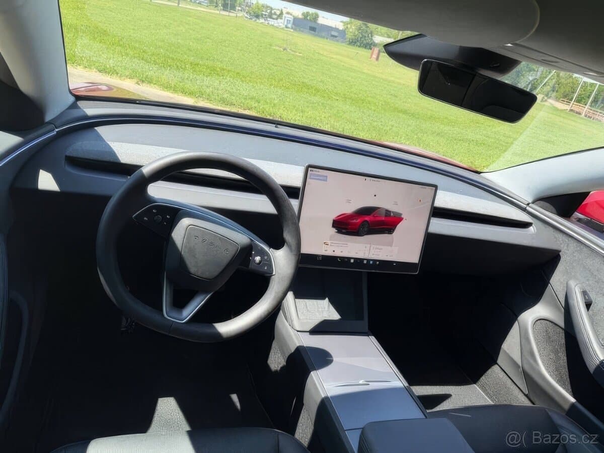 2025 Tesla MODEL 3 - 9