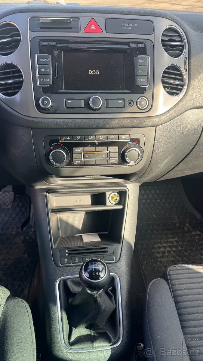 2011 Volkswagen TIGUAN - 9
