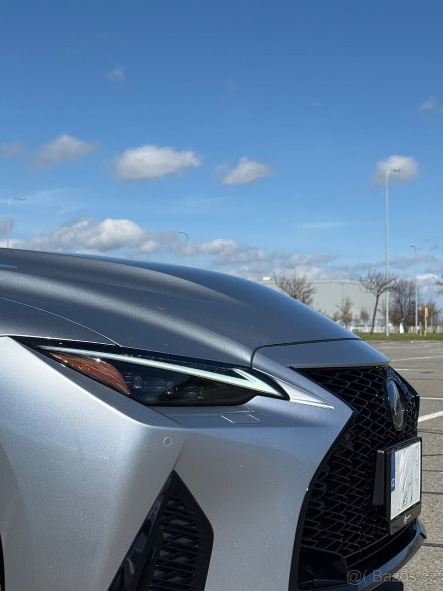 2024 Lexus IS - 9
