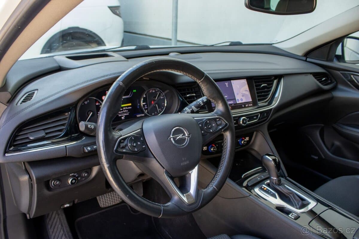 2020 Opel INSIGNIA - 9