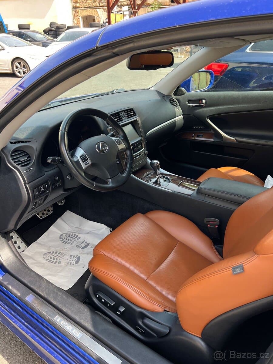 2010 Lexus IS - 9