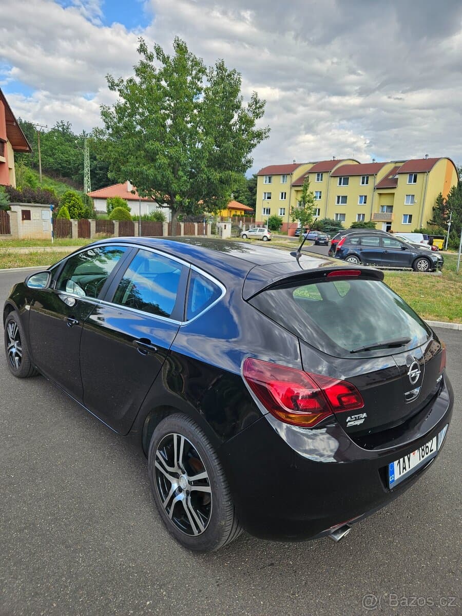 2010 Opel ASTRA - 9