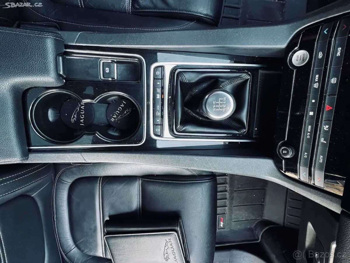 2019 Jaguar F-PACE - 9