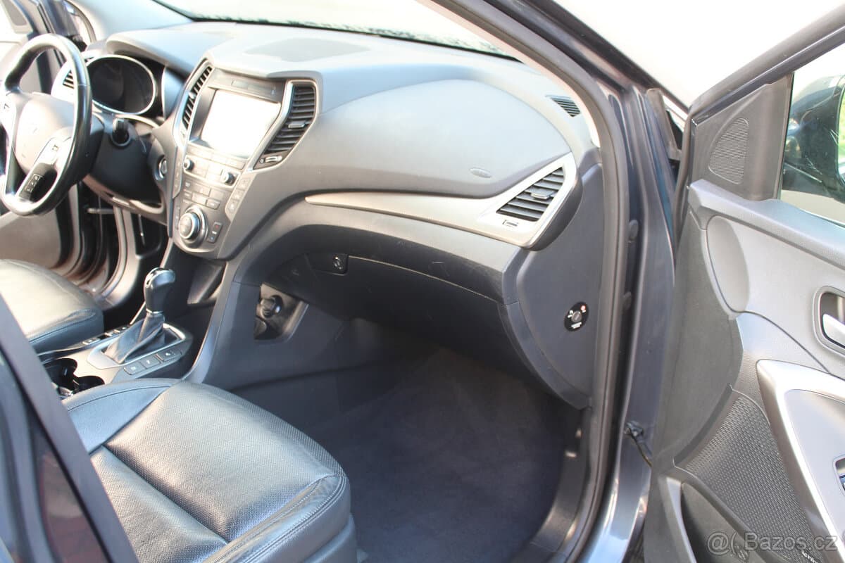 2017 Hyundai SANTA FE - 9