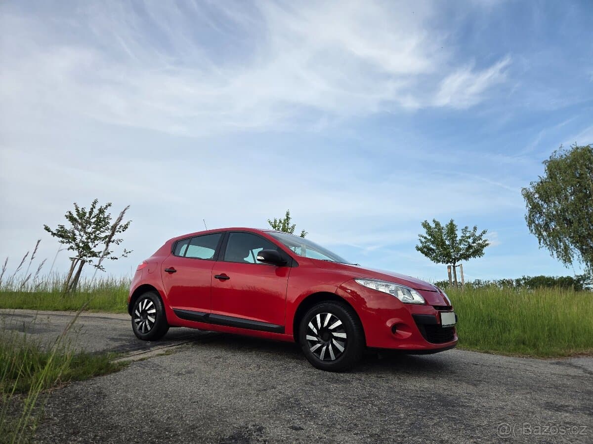 2011 Renault MEGANE - 9