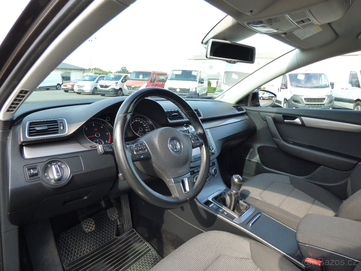 2014 Volkswagen PASSAT - 9