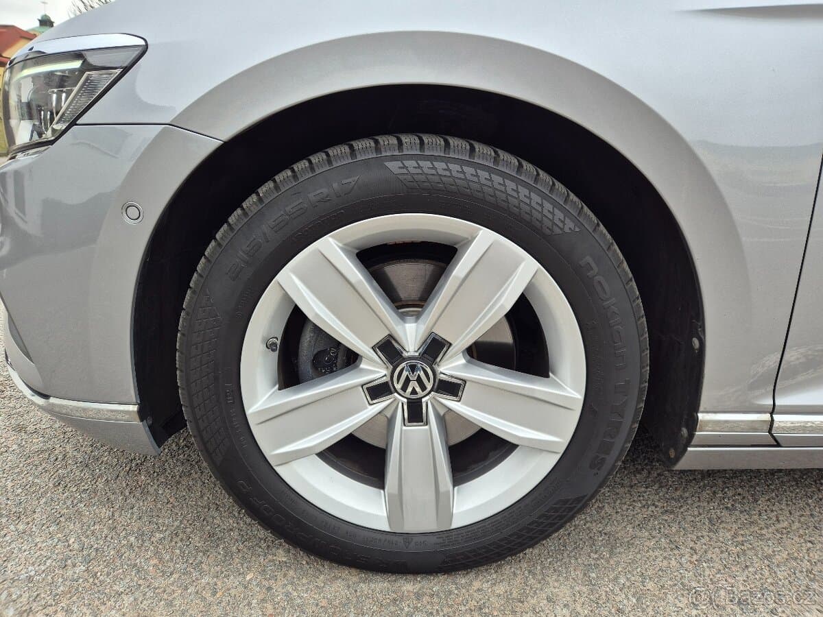 2020 Volkswagen PASSAT - 9