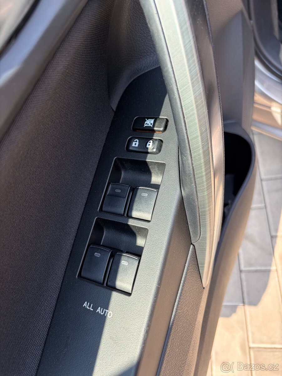 2014 Toyota AURIS - 9