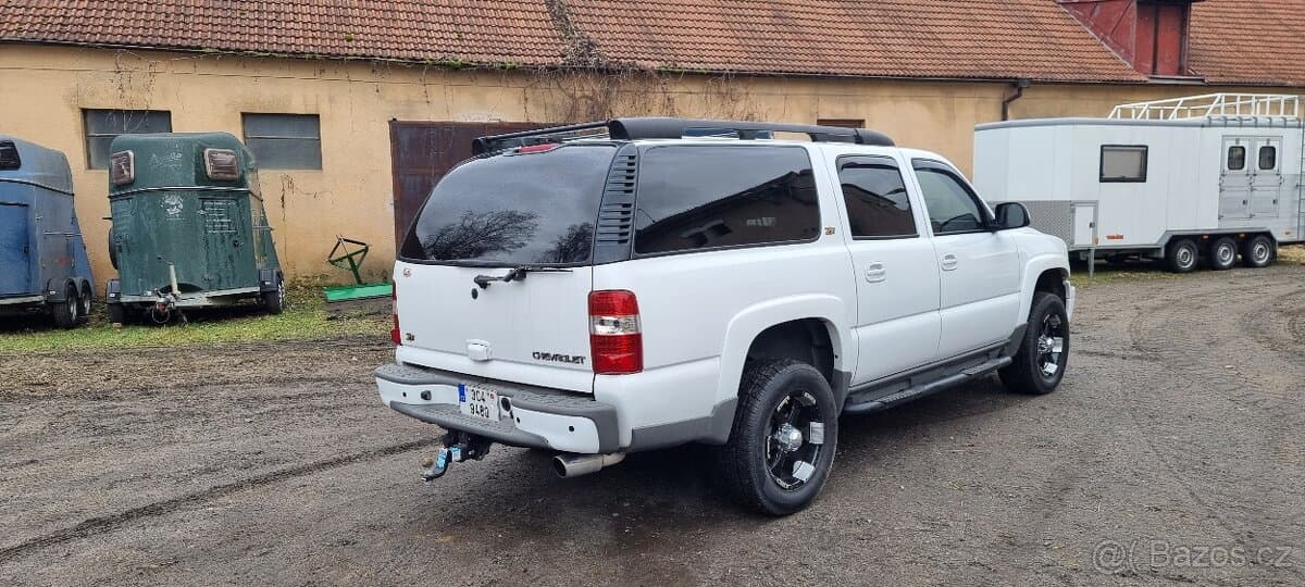 2004 Chevrolet SUBURBAN - 9