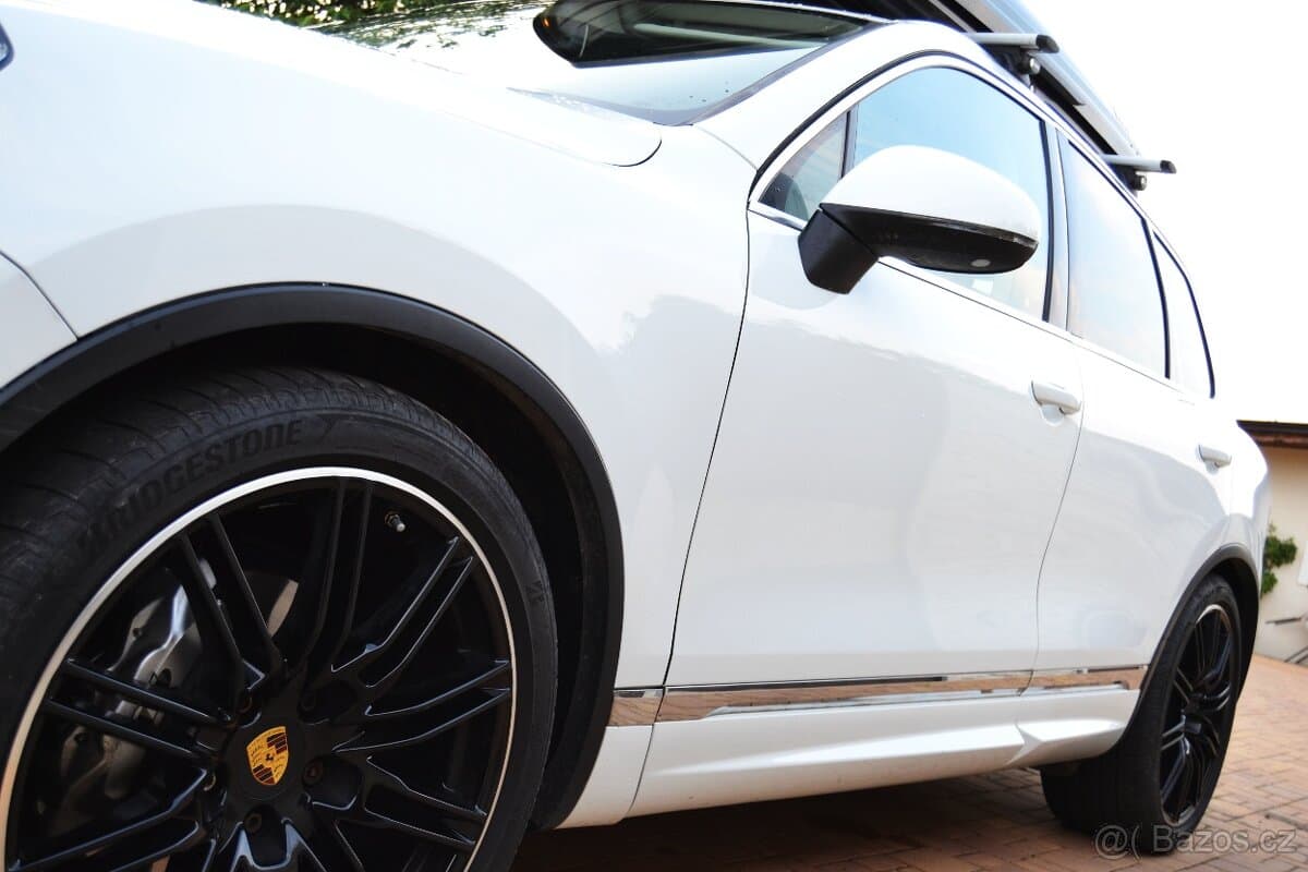 2015 Volkswagen TOUAREG - 9