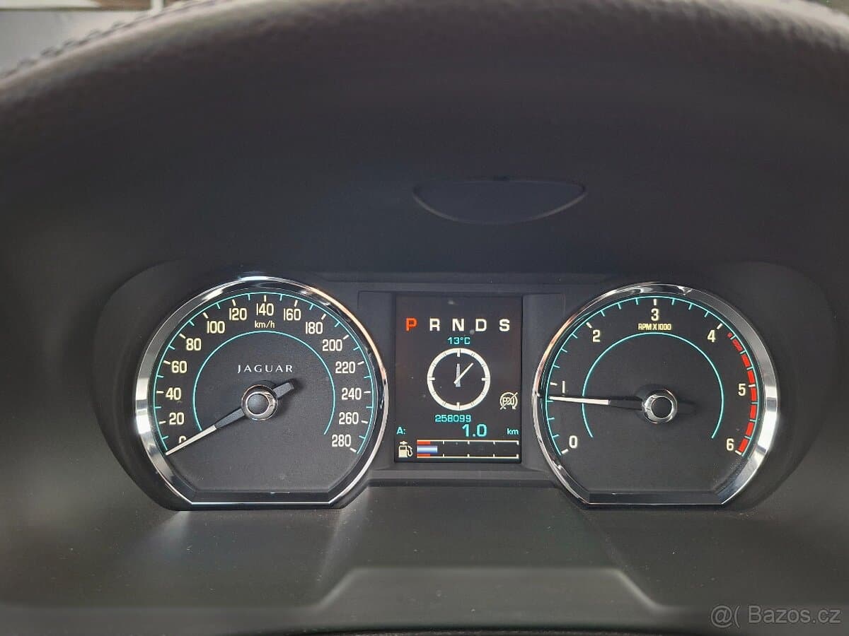 2012 Jaguar XF - 9