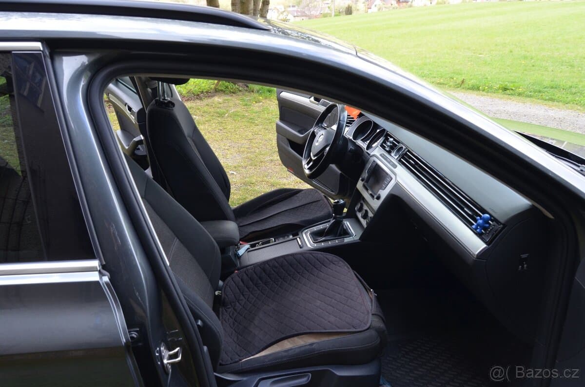 2015 Volkswagen PASSAT - 9