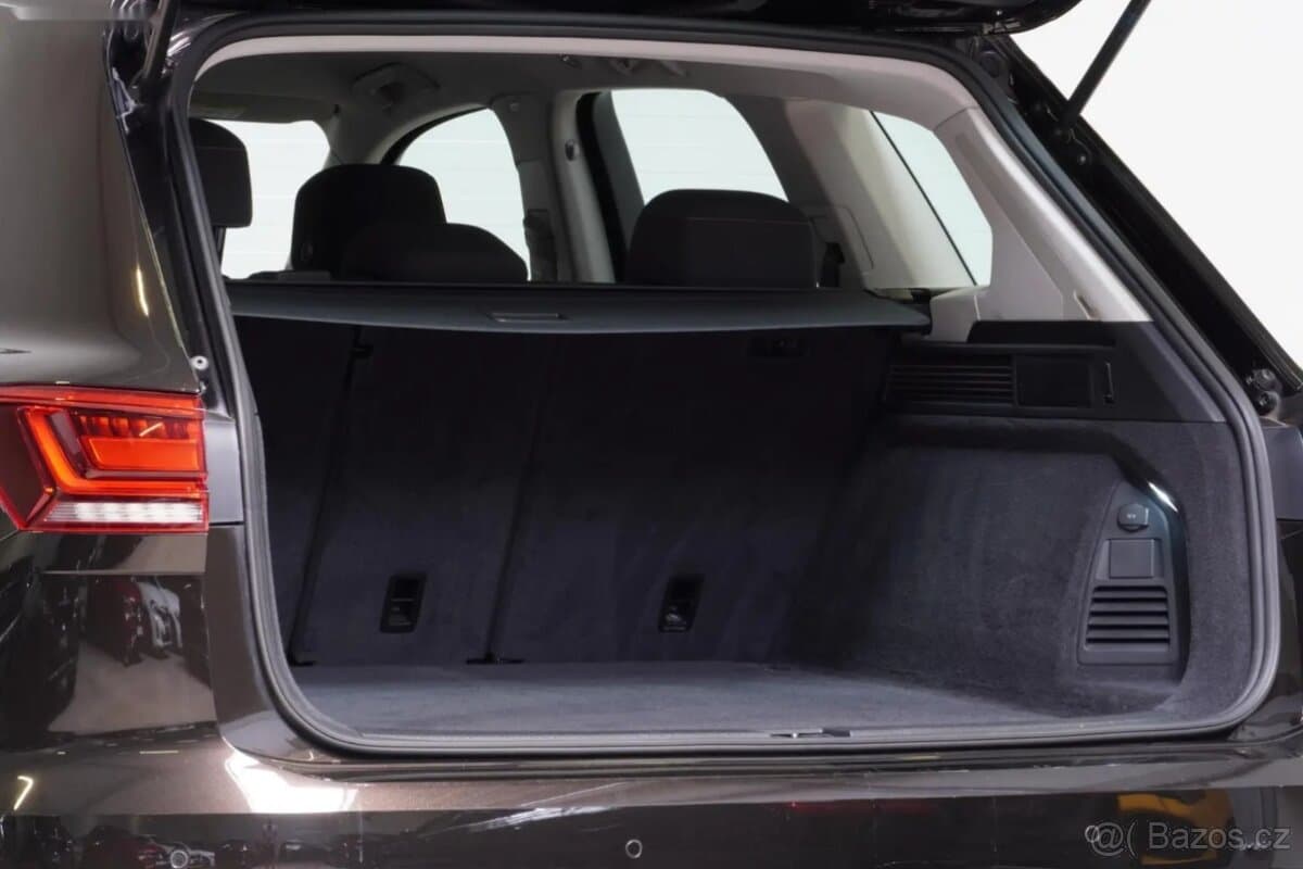 2019 Volkswagen TOUAREG - 9