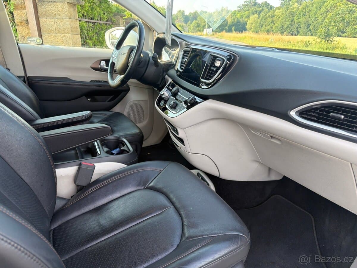 2019 Chrysler PACIFICA - 9