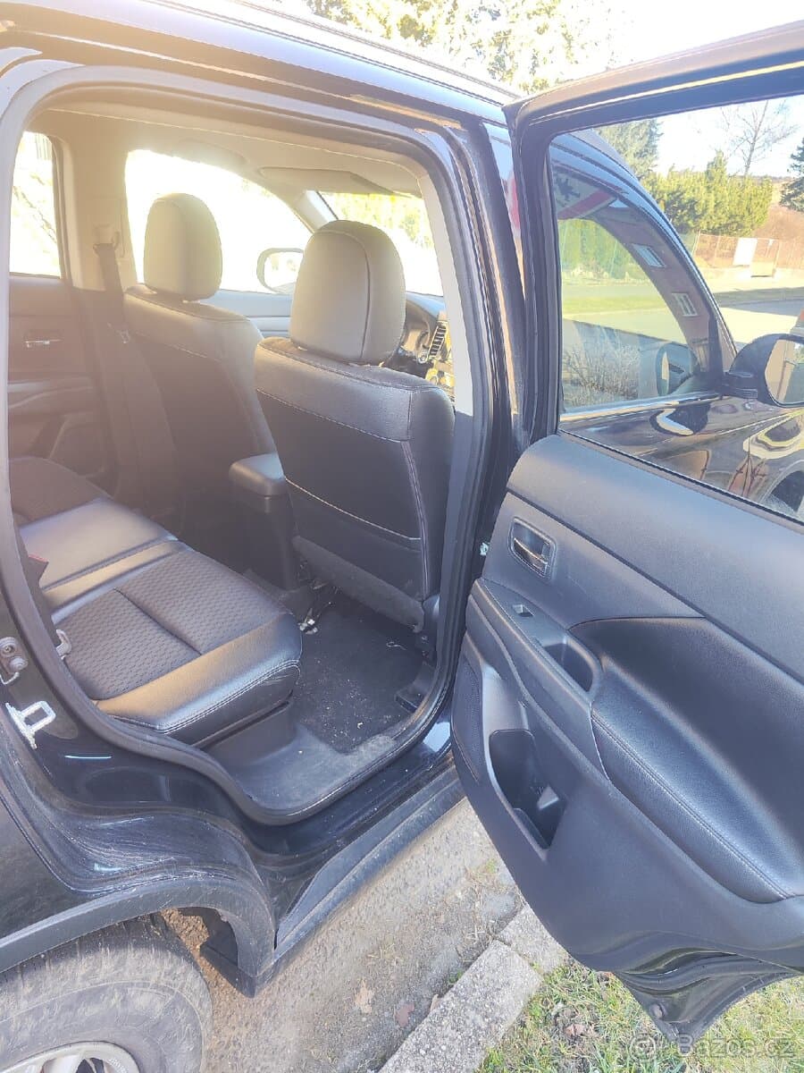2014 Mitsubishi OUTLANDER - 9