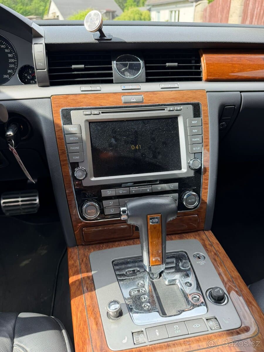 2012 Volkswagen PHAETON - 9